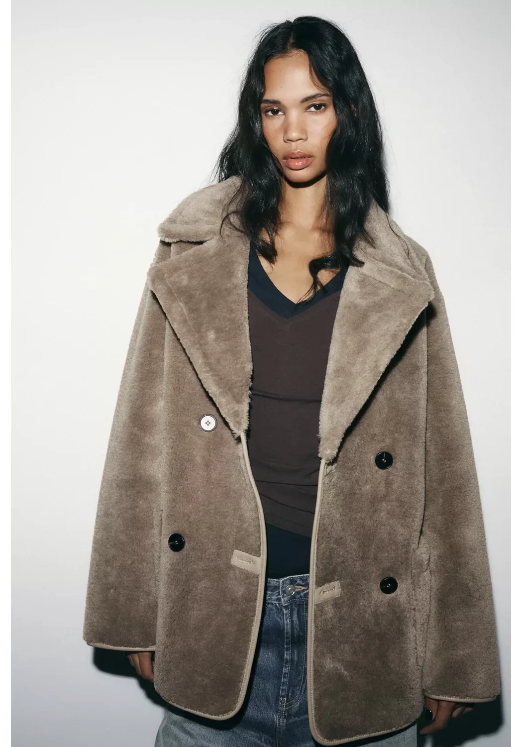 Jaqueta Feminina Casual Dupla Face de Couro Sintético com Forro de Pele Integrado, Coleção Inverno 2025, Estilo Urbano, Gola Alta, Cor Pura