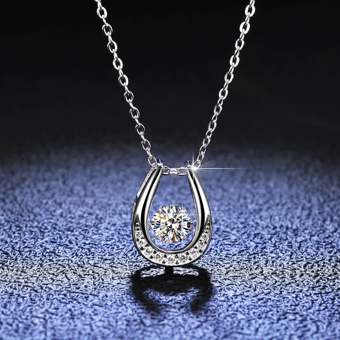 

Boutique PT950 platinum moissanite dynamic necklace for women trendy fashion horseshoe beating heart pendant clavicle chain