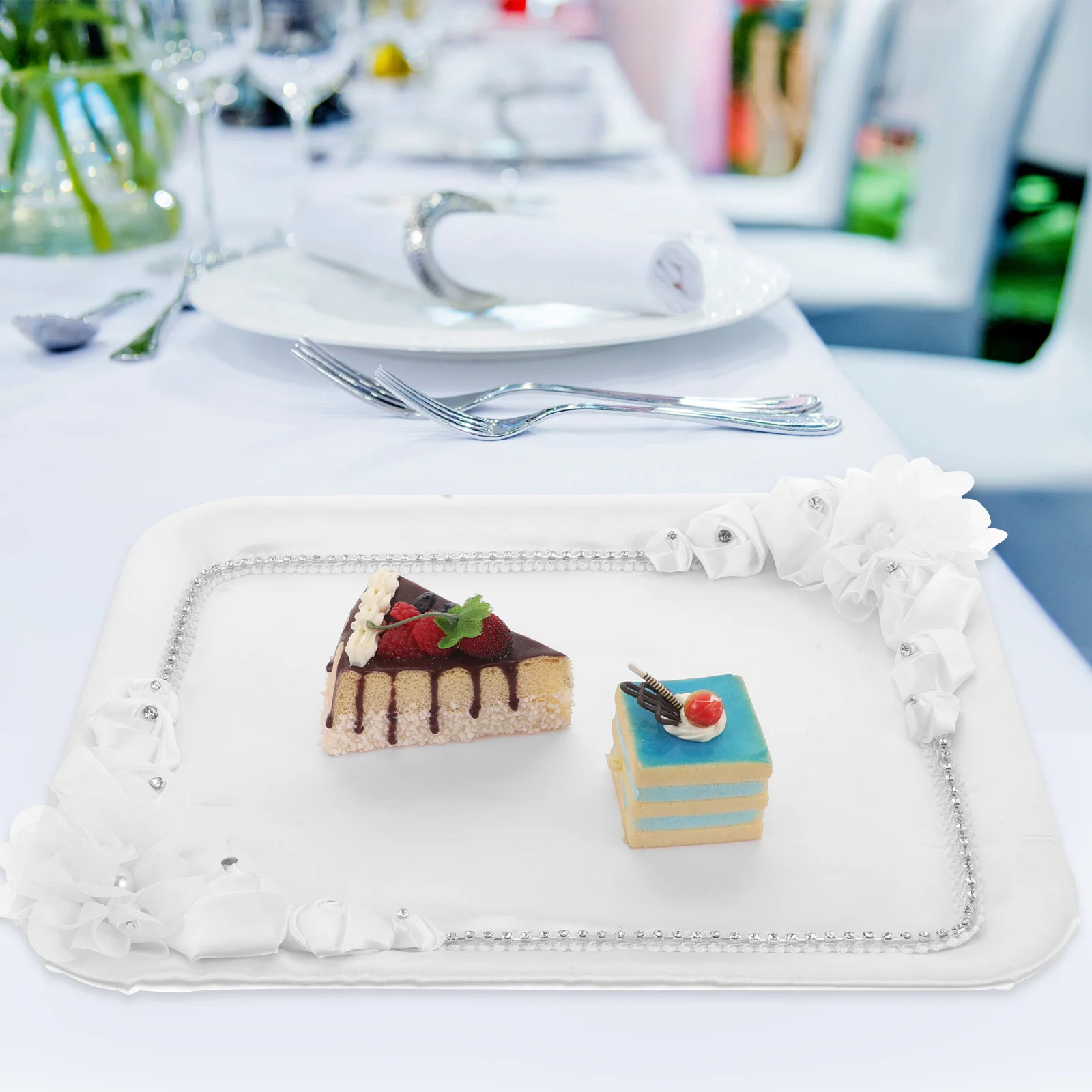 

Elegant Lace Edge Tray European Style Wedding Dessert Base Decorative Tray for Wedding Engagements Romantic Home Room Decor