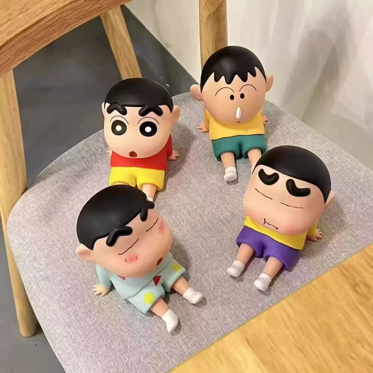 

Crayon Shin-Chan Figures Phone Holder Kawaii Anime Desktop Ornaments Cartoon Watching TV Phone Support Cute Doll Decorations