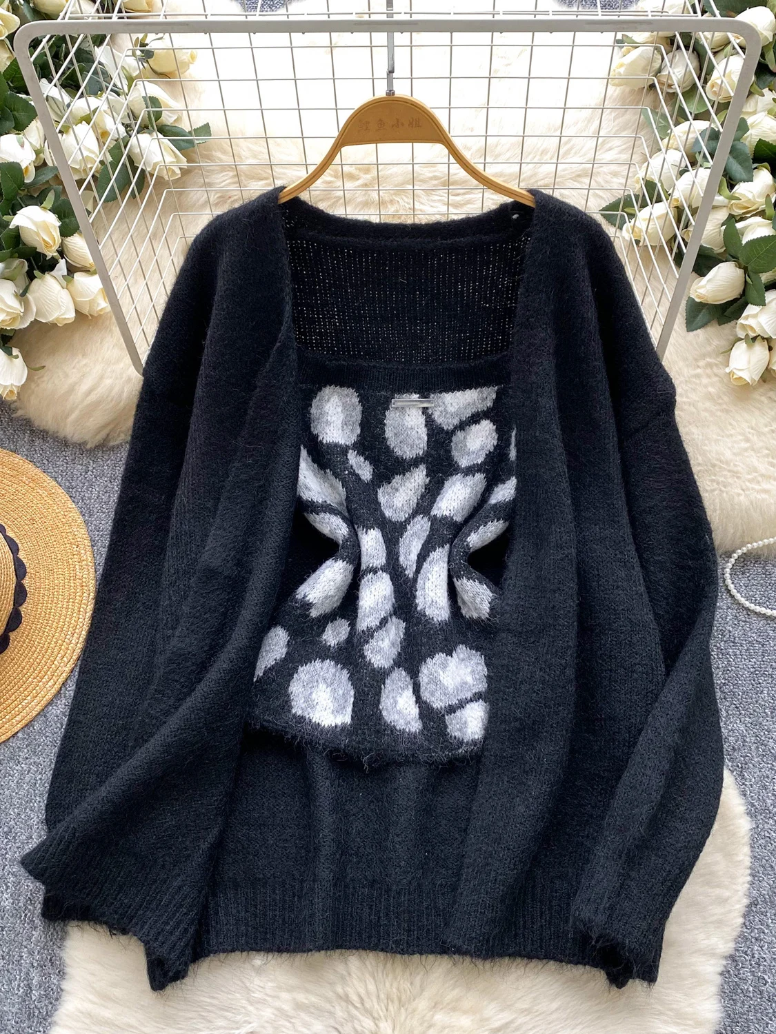 ชุดเสื้อสเวตเตอร์ถักนิตติ้งผู้หญิงเนื้อนุ่มสบาย ลายเสือดาว เสื้อกั๊กสายเดี่ยว เสื้อคลุมคาร์ดิแกนยาวแบบเปิด แฟชั่นฤดูหนาว สไตล์ลำลอง ทรงหลวม