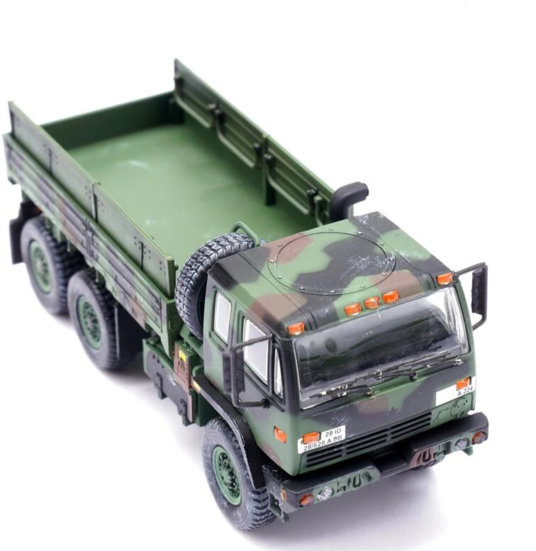 Fine 1:72 US FMTV M1083 tactical truck model  NATO Camouflage Painting  The front wheels are steerable  Finished product collect