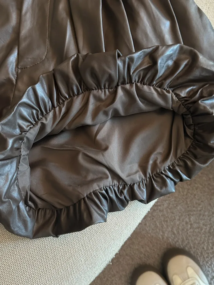 Retro PU-Leder Blumenknospen-Shorts Damen Herbst Winter neue hoch taillierte Mode Nische Persönlichkeit A-Linie Hose mit weitem Bein