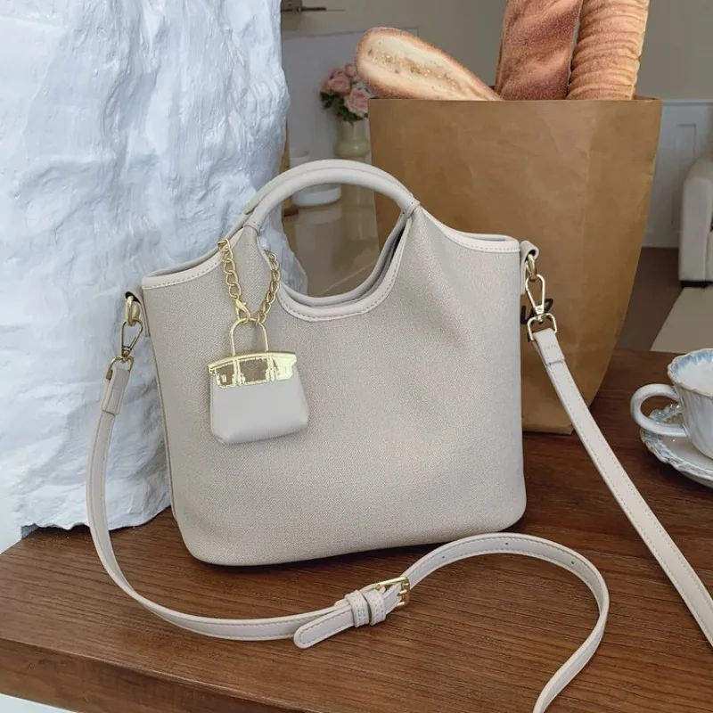 Simple Designer Diaper Bags For Women Elegant Leather Tote Bag Minimalist Vintage Large Capacity Luxury Fashionable Commuter