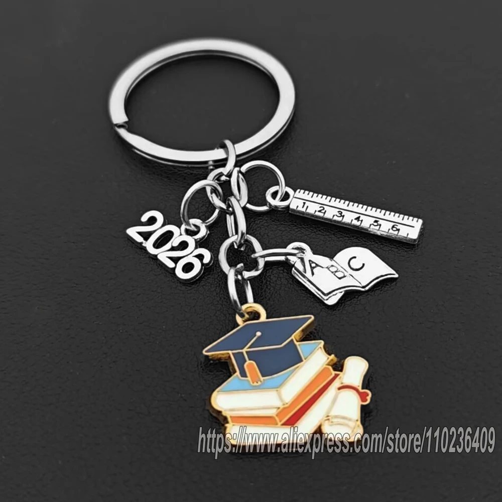 Llavero con diseño de toga y birrete de graduación 2026, joyería para estudiantes y mujeres, accesorios personalizados, colgante de moda, regalos para siempre