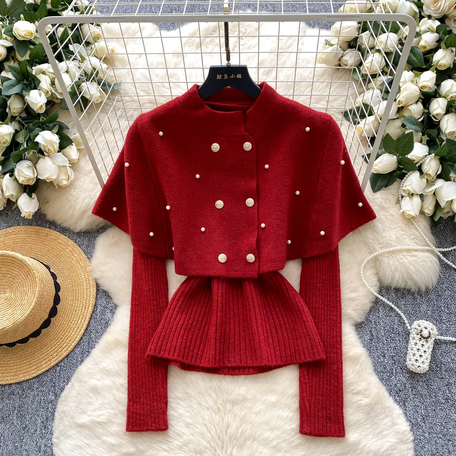 Maglione lavorato a maglia con perline per donna 2025 Autunno Inverno Nuovo pullover vintage in stile coreano con mantello rosso doppio petto