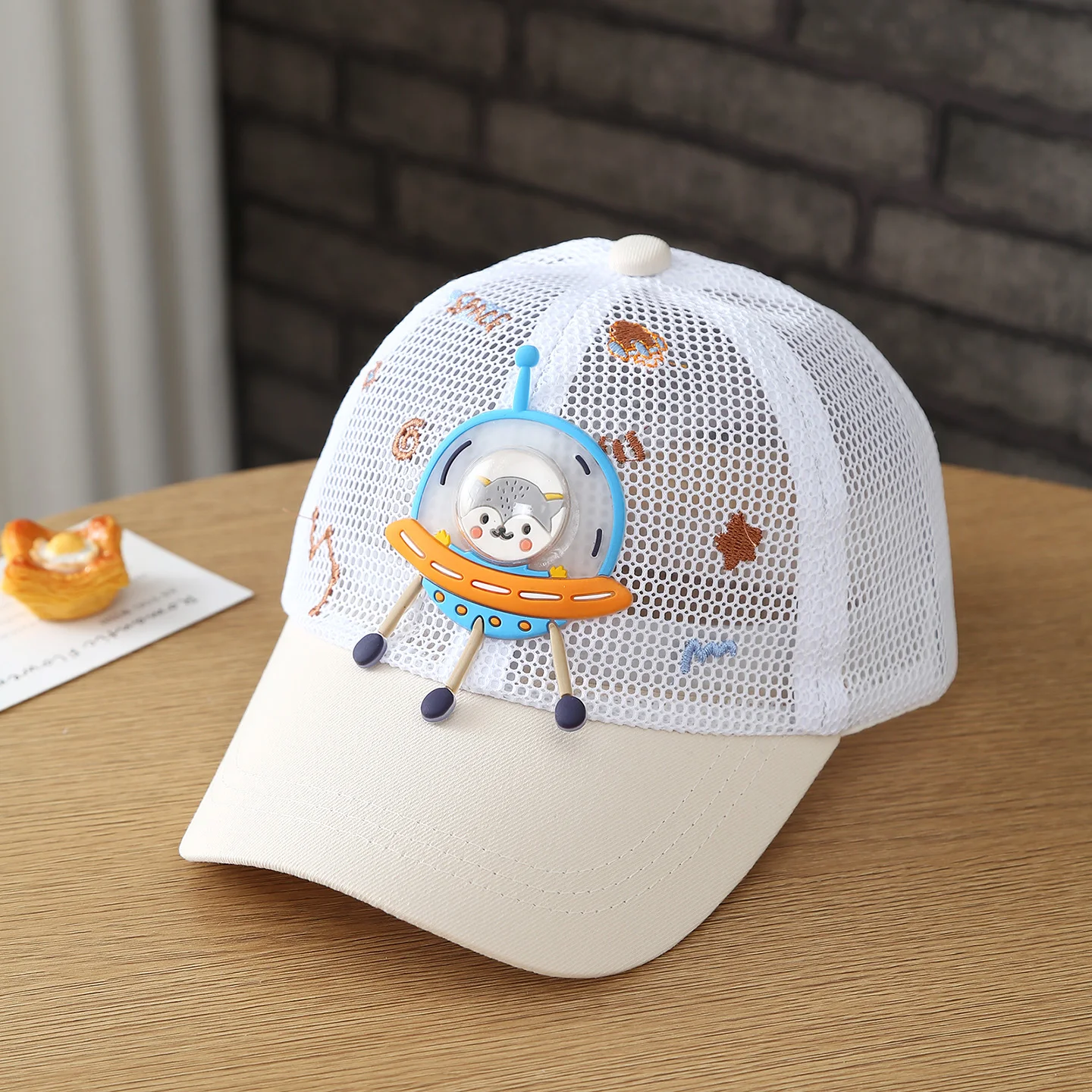 Cappellino da Baseball per Bambini Primavera/Estate con Design Astronave, Traspirante, in Rete di Seta, Senza Visiera, Versatile per Esterni, Repellente per Zanzare