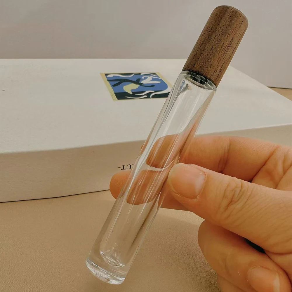Bouchon en bois rouleau sur bouteille naturel vide rechargeable bouteille de parfum verre rouleau sur bouteilles bloquant la lumière pour huile essentielle quotidienne