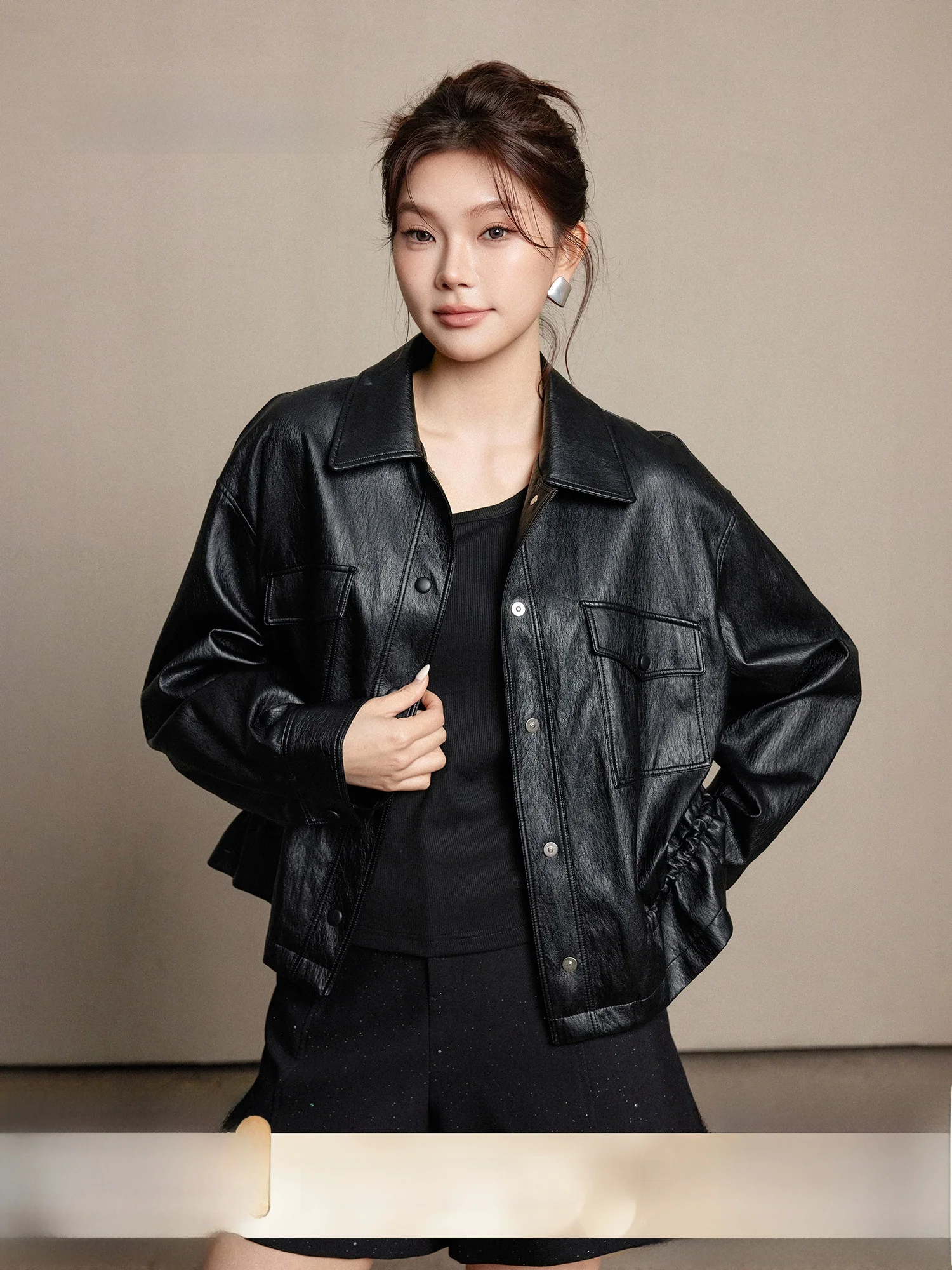 

Мягкая куртка-косуха из искусственной кожи с воротником-стойкой для женщин, весенняя классическая черная повседневная куртка с длинными рукавами и декором в виде сердечек