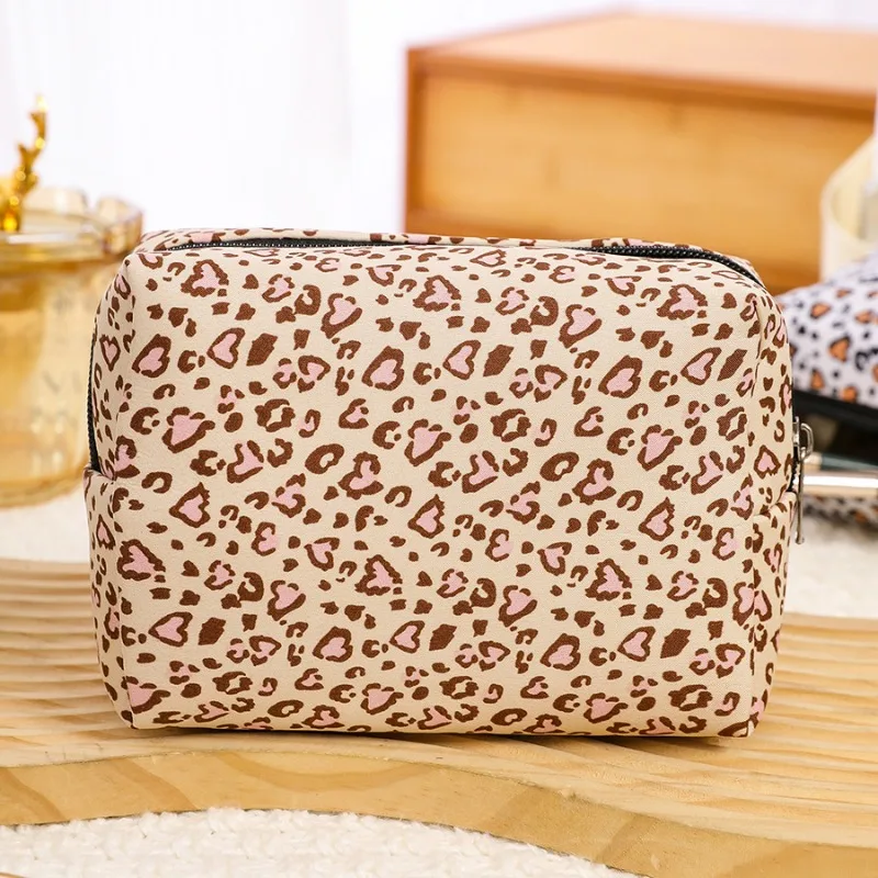 Retro Leopard Print Makeup Bag Cute and Fashion Cosmetic Bag With Zipper Small Pouch Travel Essentials for Women