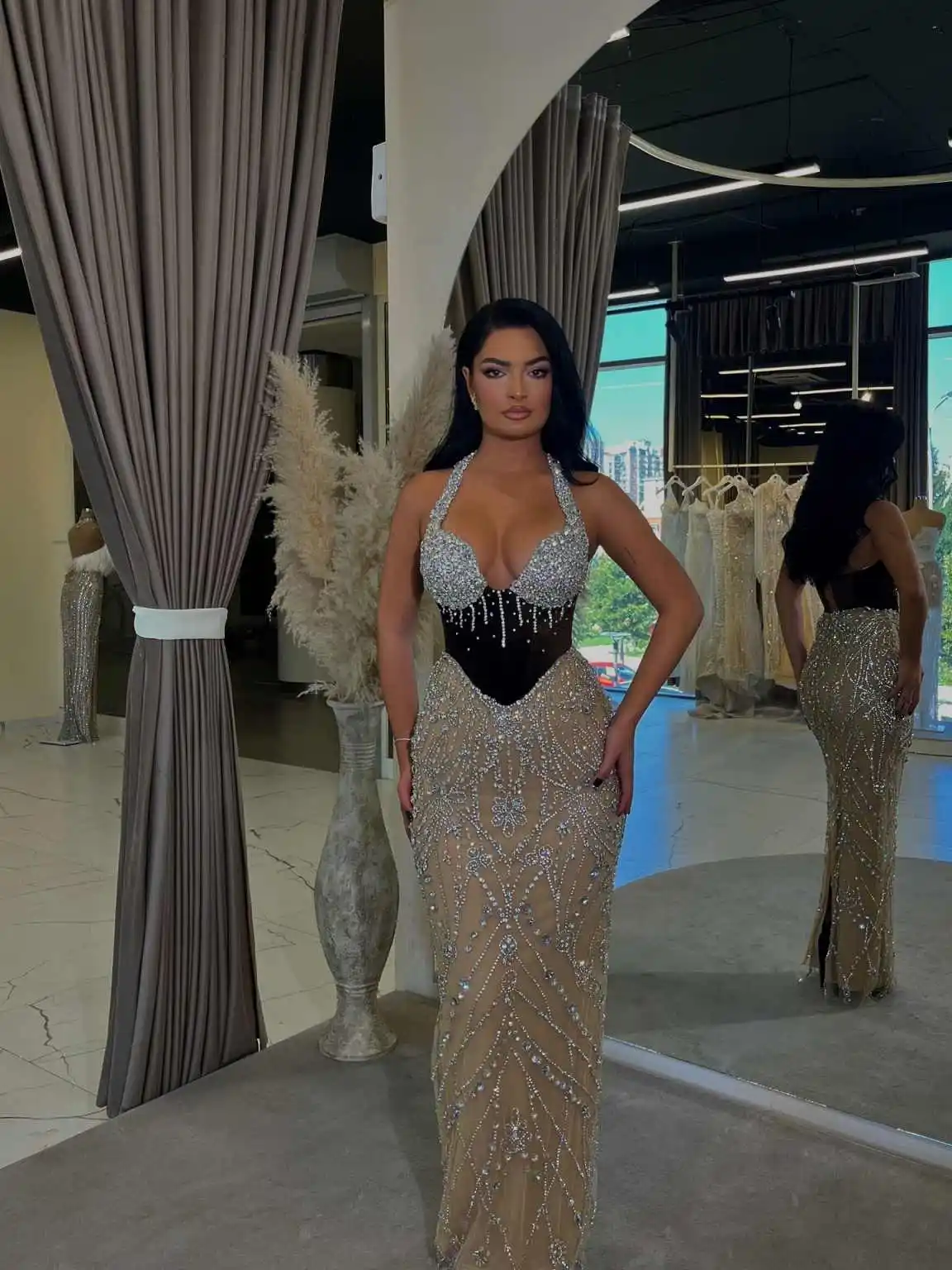 Vintage Beaded Halter Prom Dresses Sexy Sleeveless Sequined Evening Dress Fashion Beaded Floor Length Party Gown Customized