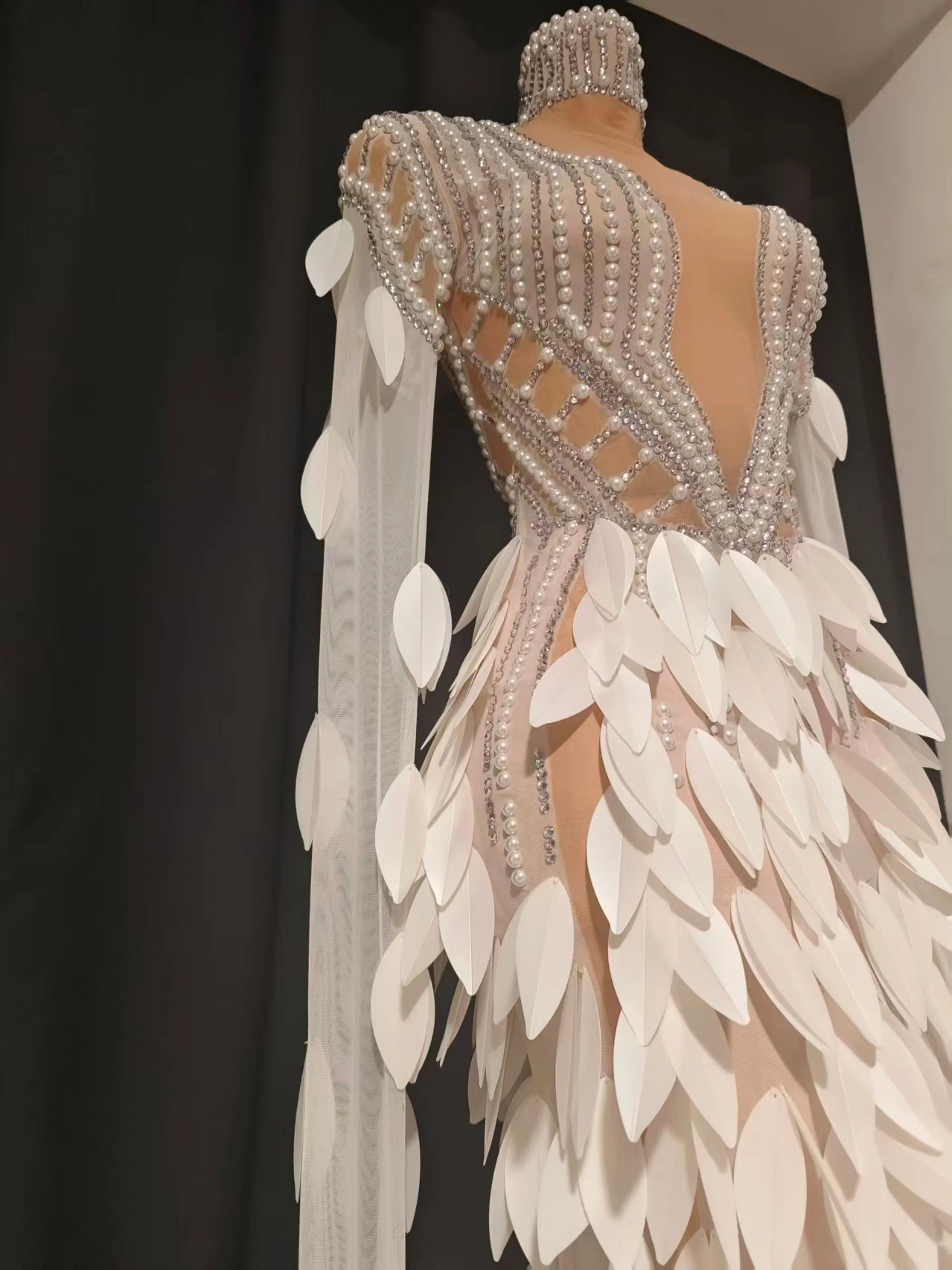 Saia de tule em camadas de folhas brancas 3d, tapetes vermelhos, apresentações de palco, festa à noite, elegante, decote em coração, vestido de contas de cristal