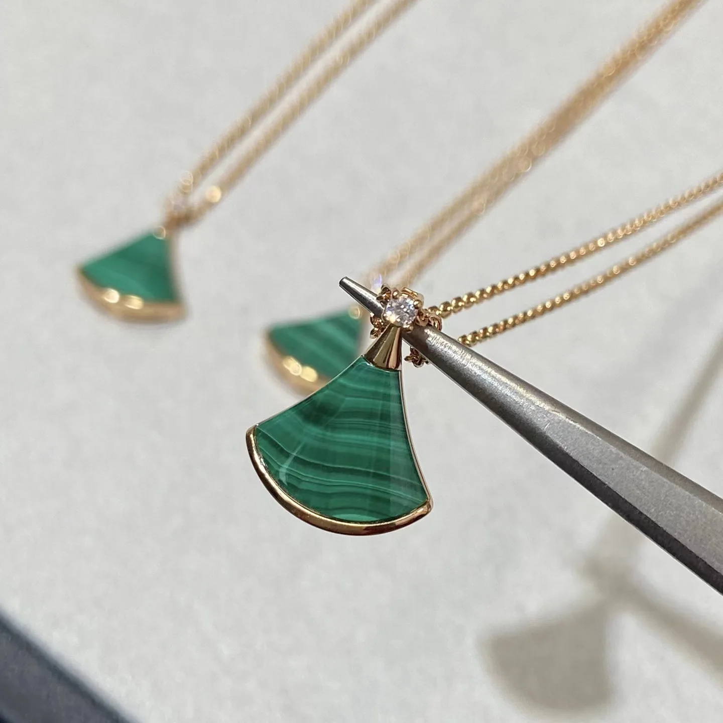 

2024 High quality fan-shaped skirt earrings necklace set beauty birthday jewelry gift