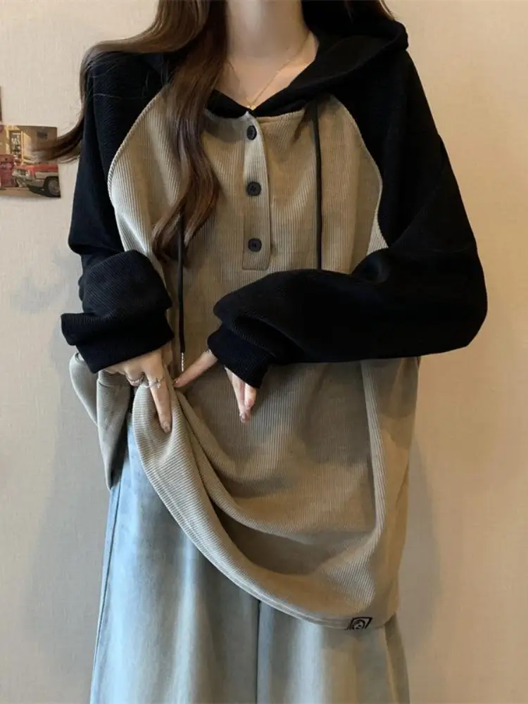 Felpa con cappuccio a maniche americane da donna in camicia con fondo in stile coreano autunnale per farle sembrare il top sottile e ampio alla moda
