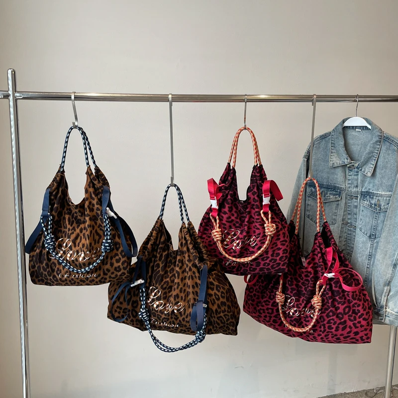 Übergroße Umhängetaschen mit Leopardenmuster für Damen, verformbar, VELOUR, große Kapazität, Einkaufstaschen, 2025, Winter, neue Luxus-Handtaschen – Detail 3