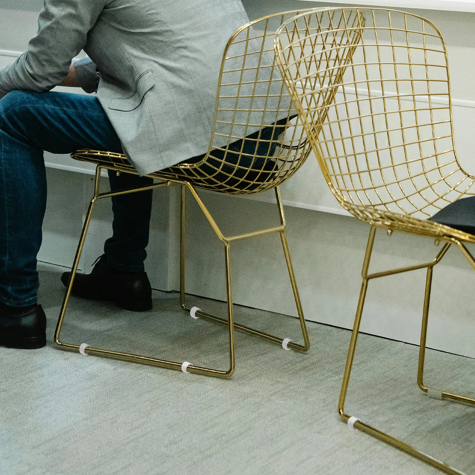 12 szt. Plastikowe nakładki ochronne na nogi krzeseł, osłonki na rury krzeseł, łatwe w montażu, ochraniacze na nóżki mebli, zapobiegające zarysowaniom na twardej podłodze.