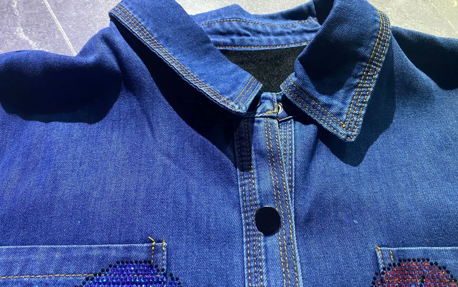 2025 Anime Diamanten Denim Shirts Met Lange Mouwen Dames Fleece Kleding Losse Halflange Jeans Blouse Kosten Mellфто Sean Sean Sierra Na__