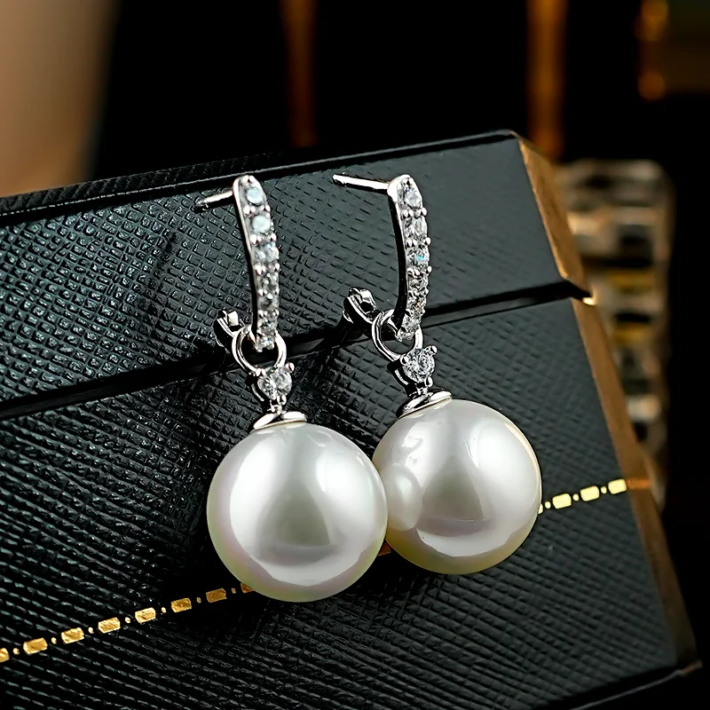 Cold light artificial mother of pearl 925 pure silver earrings set with retro, niche and versatile socialite style accessories