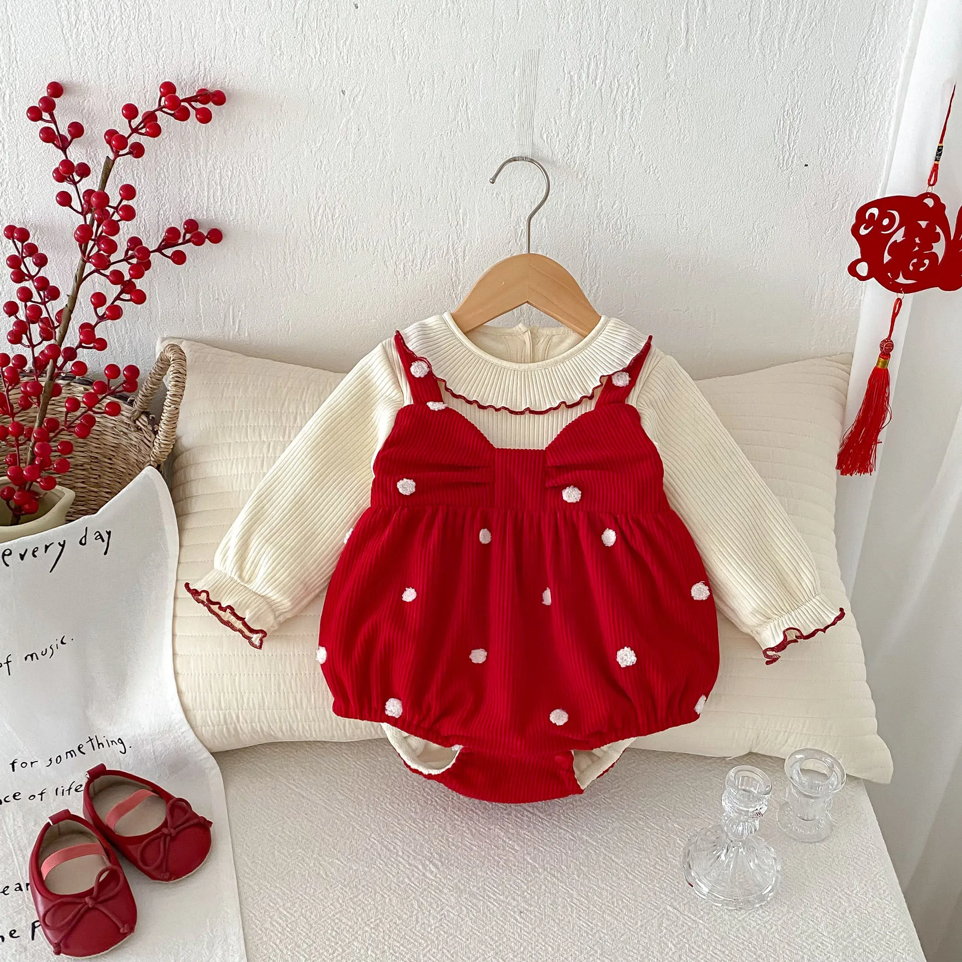 Autumn Winter Newborn Girls Bodysuit Fake Two Pieces Knotbow Dot Spliced Baby Girls Romper Plus Velvet Warm Infant Girl Onesies