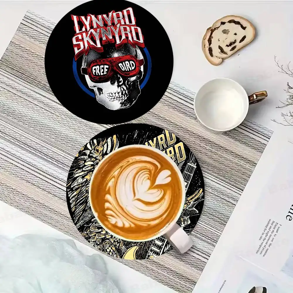 Southern Rock Singer Lynyrd Skynyrd-Band Printed Coasters Suitable for Daily Family Party Decoration, Non-Slip Wooden Coasters