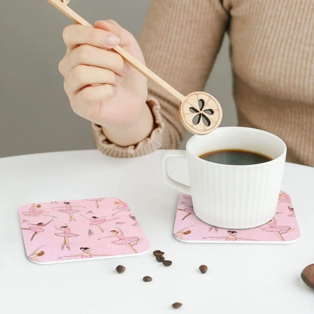 La danza del Ballet me hace gratis, posavasos de bailarina, manteles individuales de cuero, alfombrillas de café aislantes antideslizantes para almohadillas, juego de 4