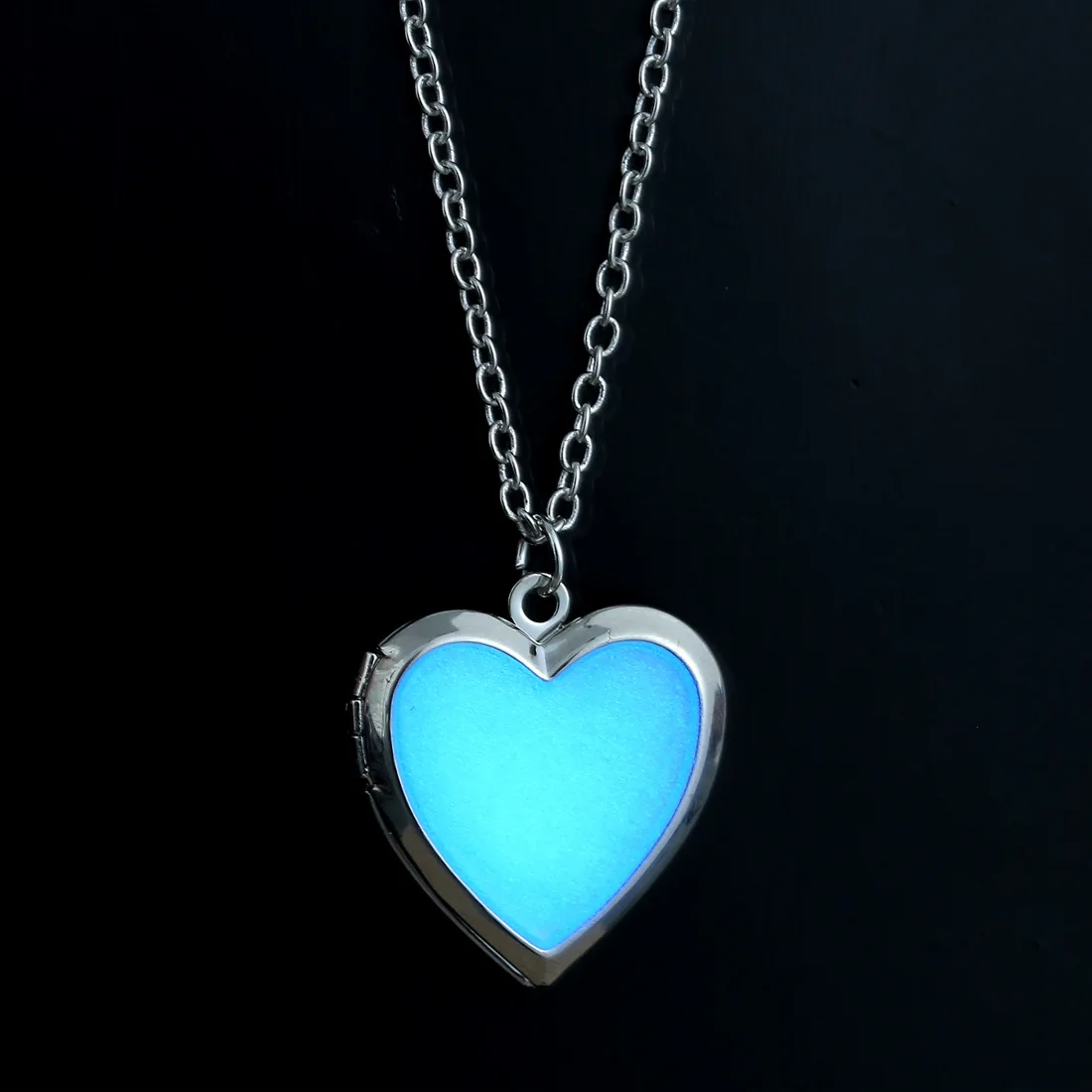 Vintage Love Peach Heart Box Necklace Alloy Fluorescent Pendant Necklace Stainless Steel Chain Jewelry