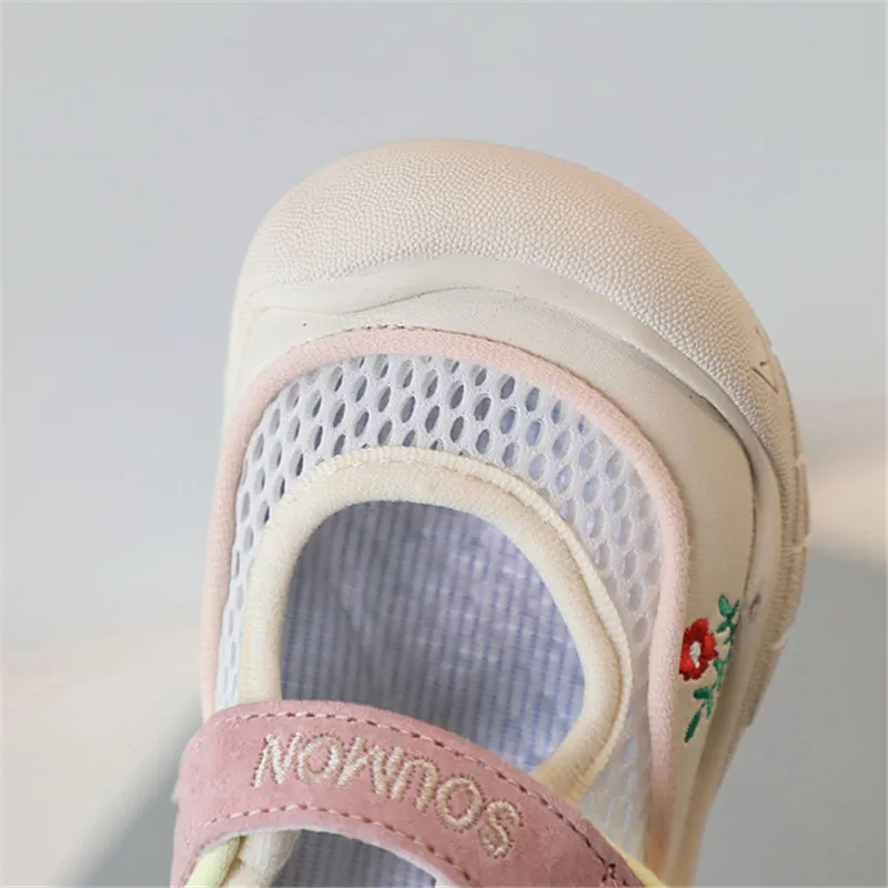 New Summer Baby First Walkers siateczkowe oddychające małe dziewczynki buty miękkie podeszwa antypoślizgowe dla dzieci z motywem sportowym Sneakers modne obuwie dziecięce