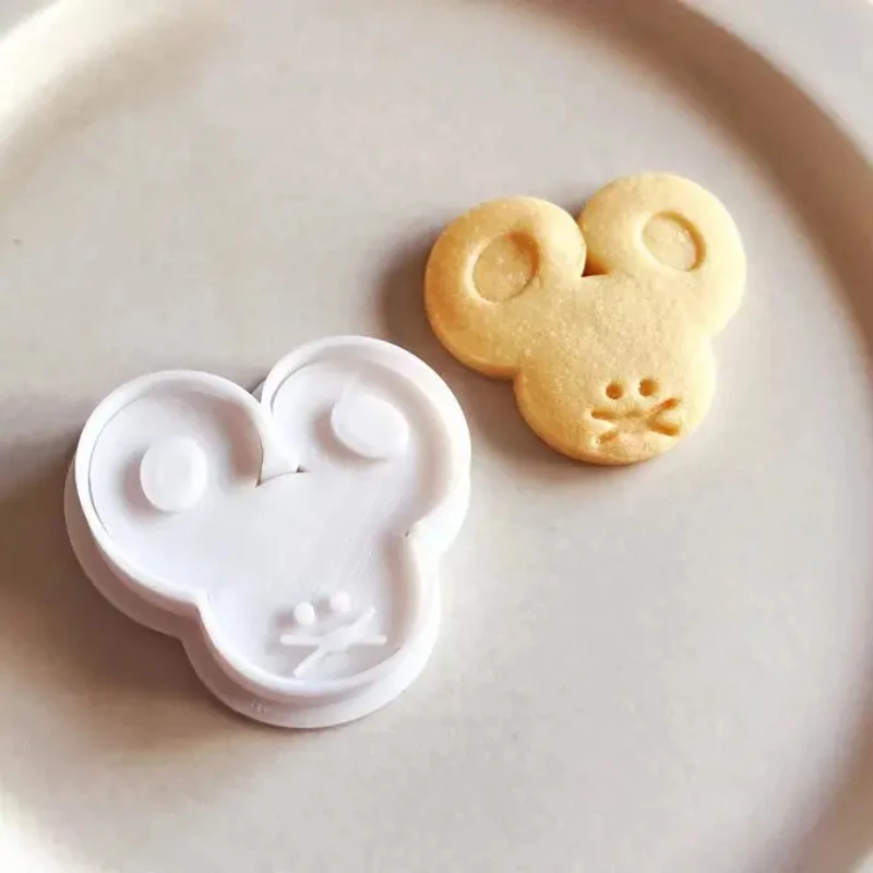 Cute Mouse Eating Cheese Shaped Cookie Cutters Cartoon Animal Biscuits Moulds Stamps 3D PLA Fondant Embossing Baking Tools