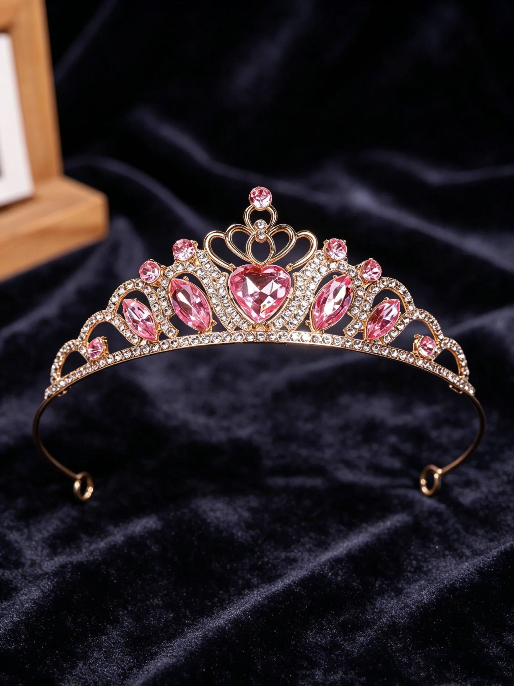 Retro Heart-Shaped Emerald Green Rhinestone Crown European-Style Light Luxury Bridal Wedding Headpiece Birthday Party Dress Runway Crown view 3