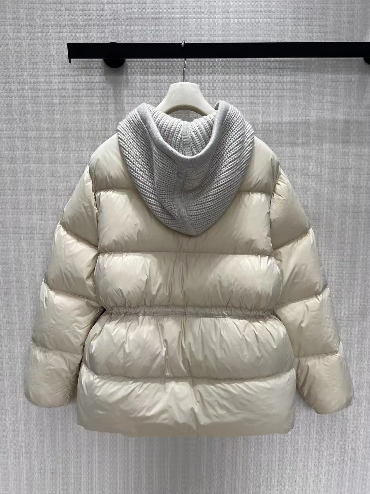 Autumn and winter women's new knitted brim splicing waist drawstring metal buckle contrasting goose down hooded down jacket