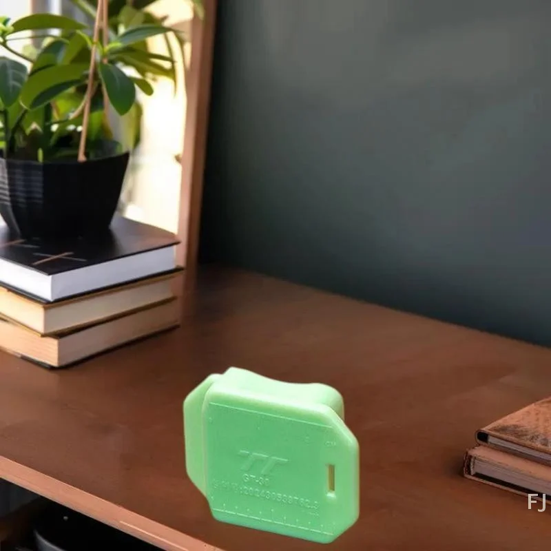 

[YUMagnet Lock Stitcher Sewing Machine Accessories New Multi-purpose Magnet Gauge Edge Polygonal Anti-Curling Plastic Positioner