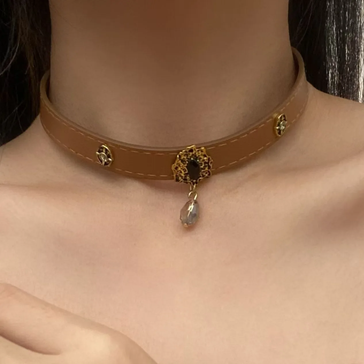 Punk style Retro Niche design sense Personality Simple Temperament Water drop Leather Alloy Necklace Female Clavicle chain