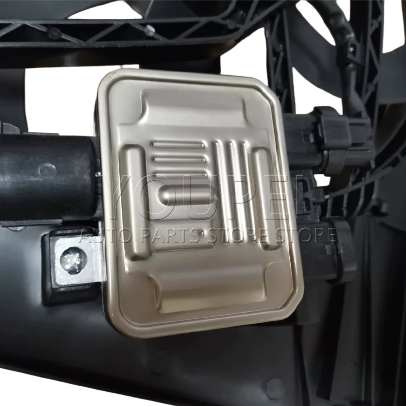 OEM مناسبة لمجموعة مروحة تبريد مشعاع المحرك لاند روفر LR2 LR026078 LR011906 LR011907