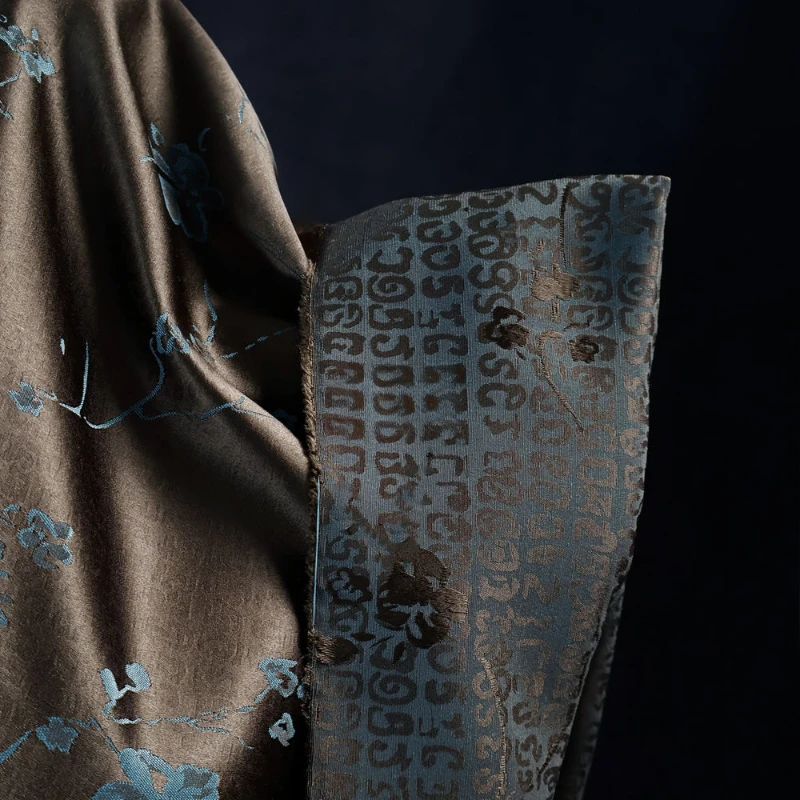 فستان بني صديق للبشرة غير مرن، صورة ظلية صغيرة عالية اللمعان من قماش الجاكار الساتان شيونغسام، تنورة طويلة من قماش هانفو