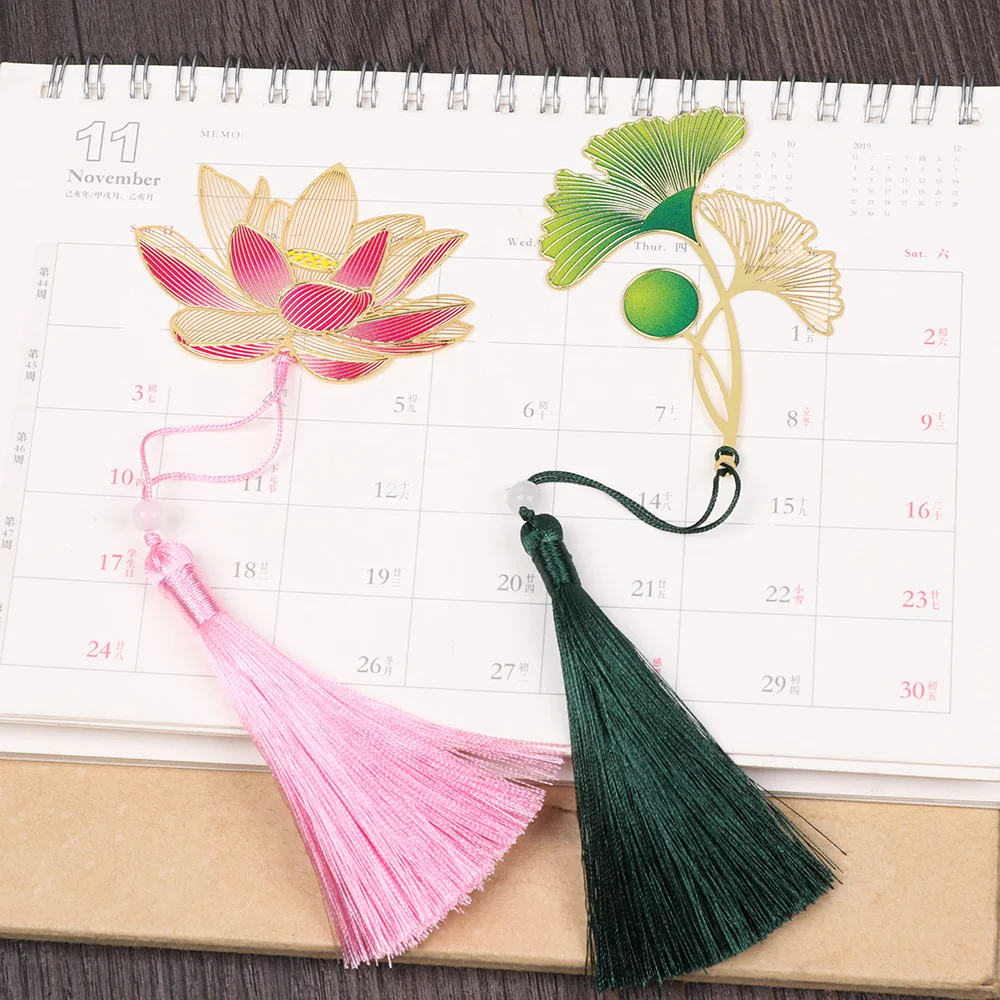 Retro hoja de loto borla hueco Metal estilo chino marca de paginación marcapáginas de latón Clip de libro pintado