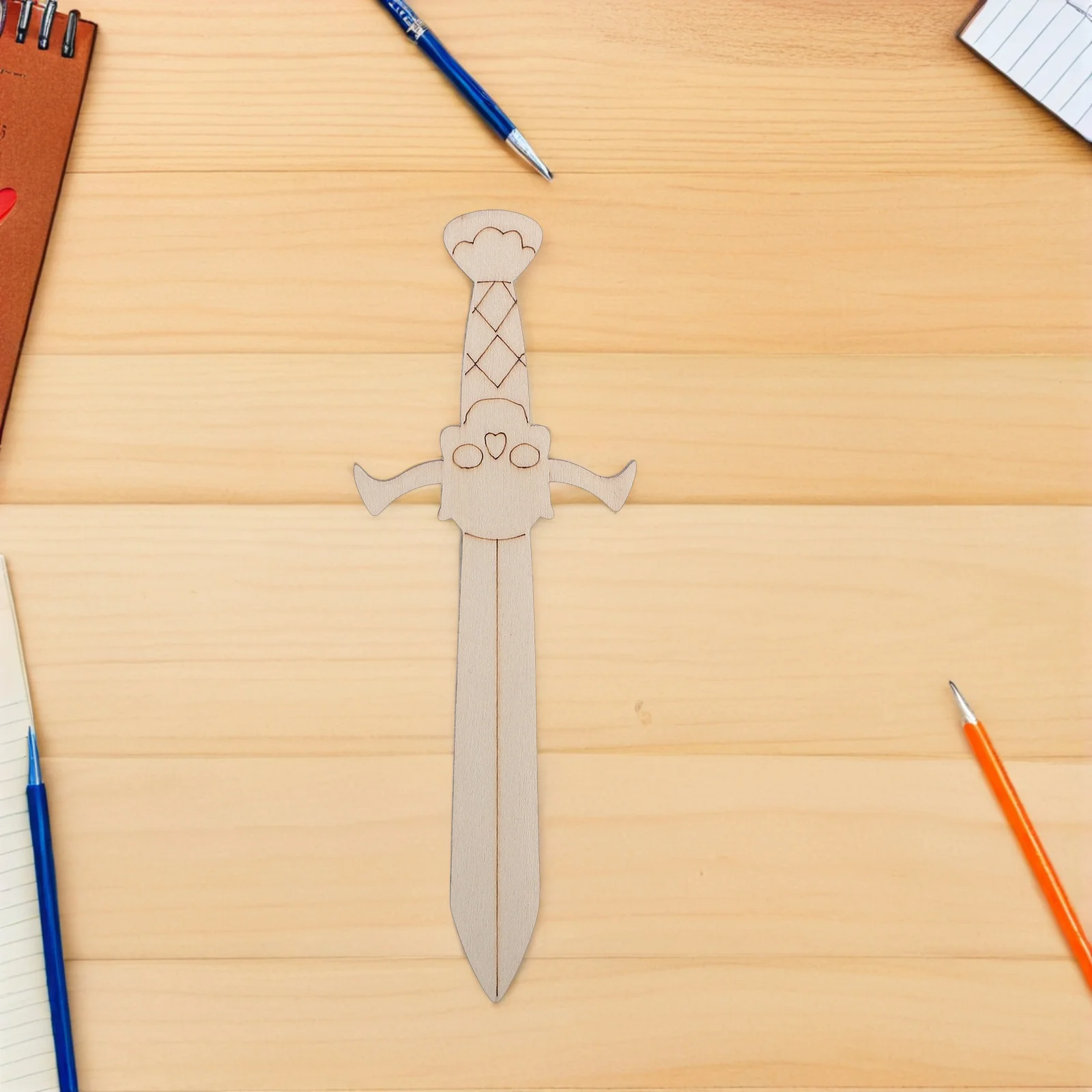 20개 나무 DIY 장식품: 어린이를 위한 자연스러운 마감 해적 검 공예품 - 창의적인 프로젝트를 위한 페인트칠 가능한 나무 조각