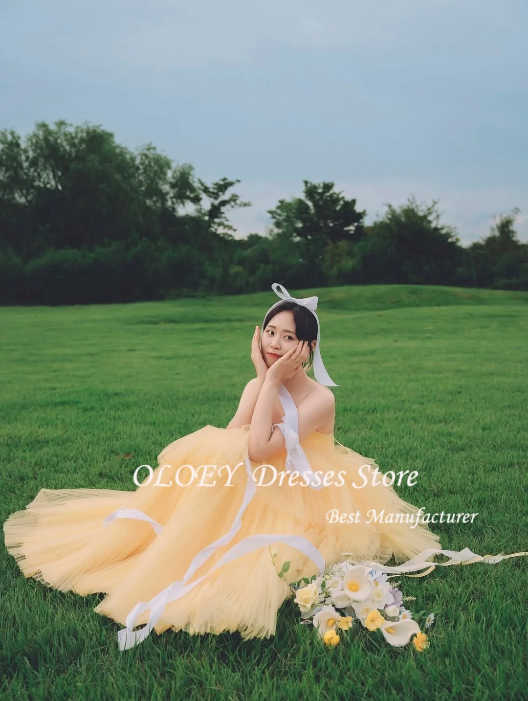 فساتين سهرة أنيقة بدون أكمام من OLOEY Korea مفتوحة الظهر لحفلات الزفاف باللون الأصفر من التل مطوي مصنوعة حسب الطلب فساتين حفلات رسن مقاس كبير