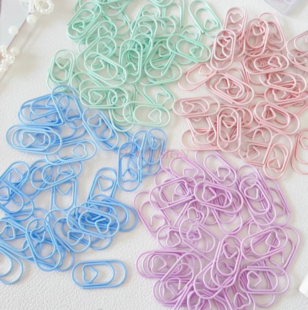 50pcs Colorful heart-shaped paper clip, card out packaging, fixed pin, student office supplies