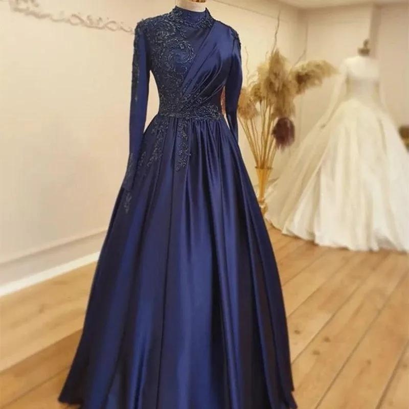 

2024 Elegant Dark Navy Muslim Evening Dresses Classic High Neck Long Sleeve Luxury Beaded Arabic Dubai Formal Prom Party Gowns