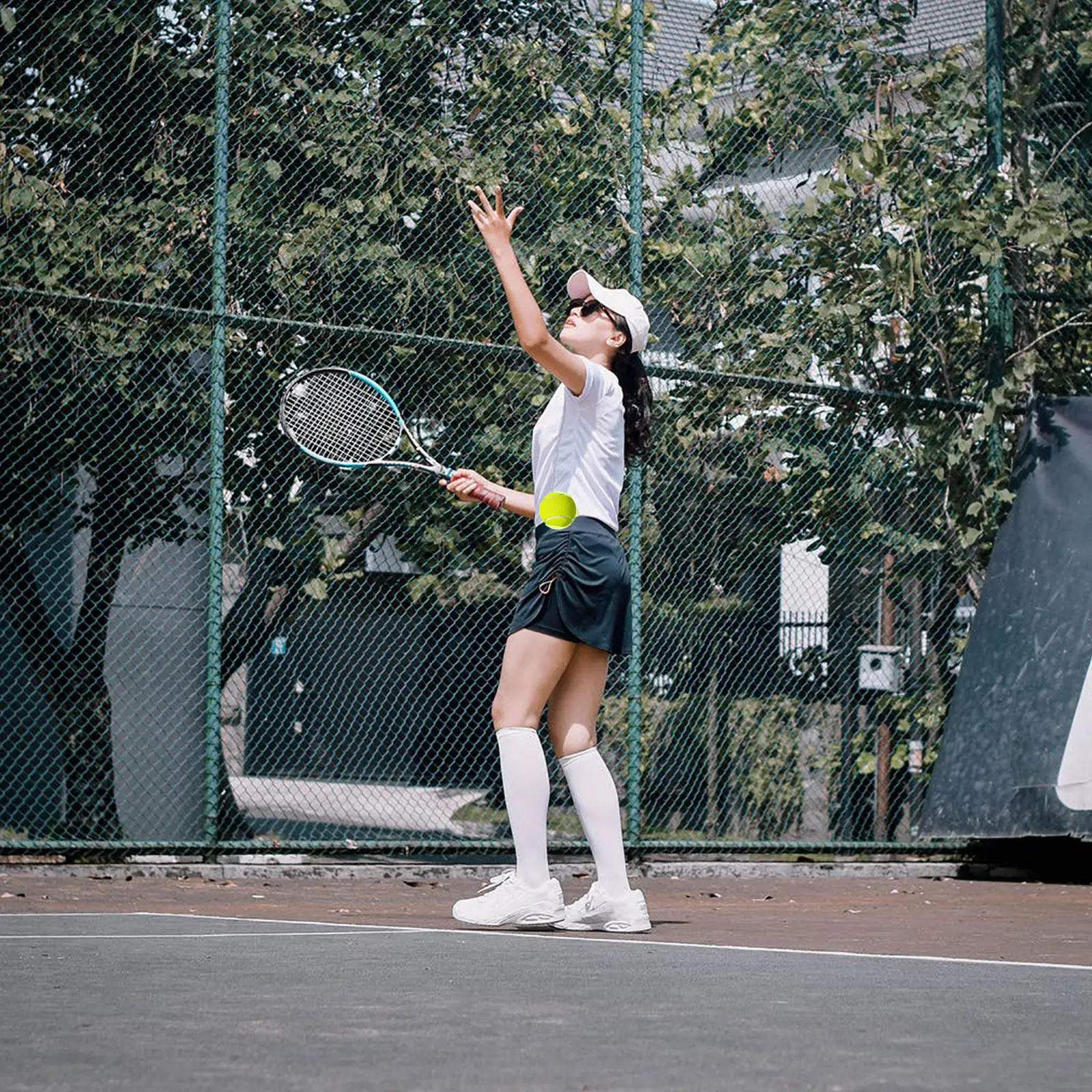 

Clip-on Waistband Balls Holder Transparent Tennis Clip Lightweight Small Size Ideal for Practice and Professional Training