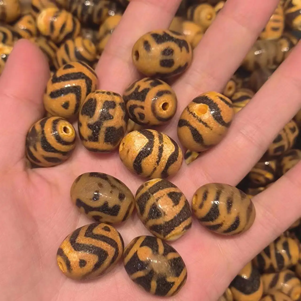 100pcs/lot natural multi-pattern old agate dzi wholesale Dead beads Rare breeds Weathering lines Black yellow Accessories diy