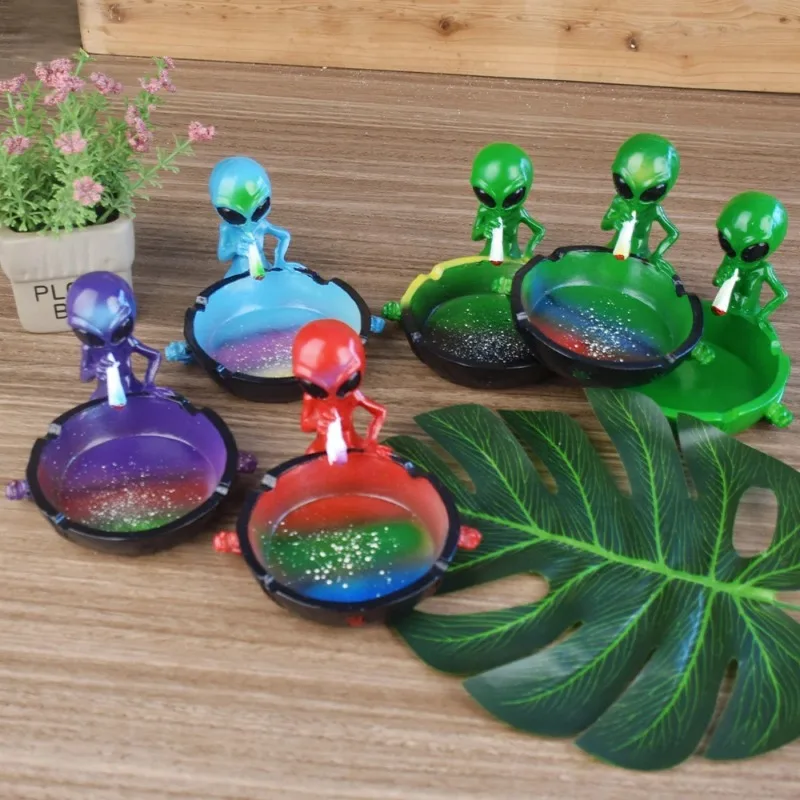 ALIEN Decoration tabletop ashtray resin hiphop Container Retro Vintage Home Office Bar Ornament Crafts Man smoking accessories