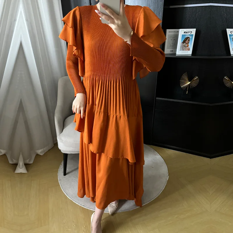 Fashion Pleated Long Dress 2024 Spring/Summer Design Sense Crew-neck Long Sleeve Pleated Dresses Temperament Female Clothing