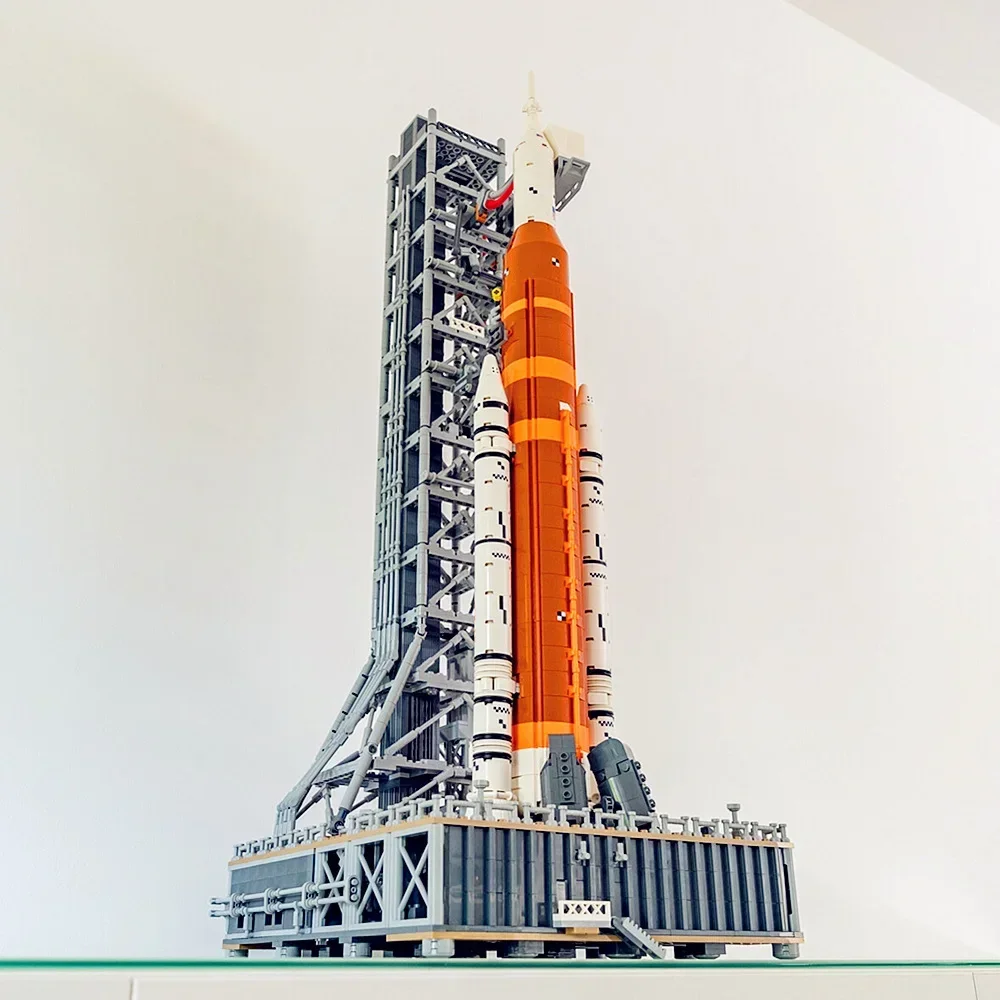 3600PCS NASAS Artemis Space Launch System Tower Spaceship Space Rocket Aopllos Discovery Model Building Blocks Bricks Toy Gift