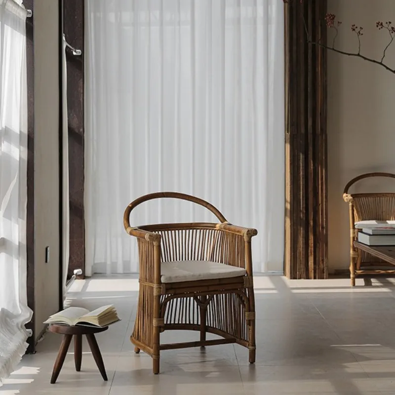 Sedia da pranzo in rattan fatta a mano artistica Wabi Stillwind Sedia per il tempo libero con balcone in rattan per piante indonesie