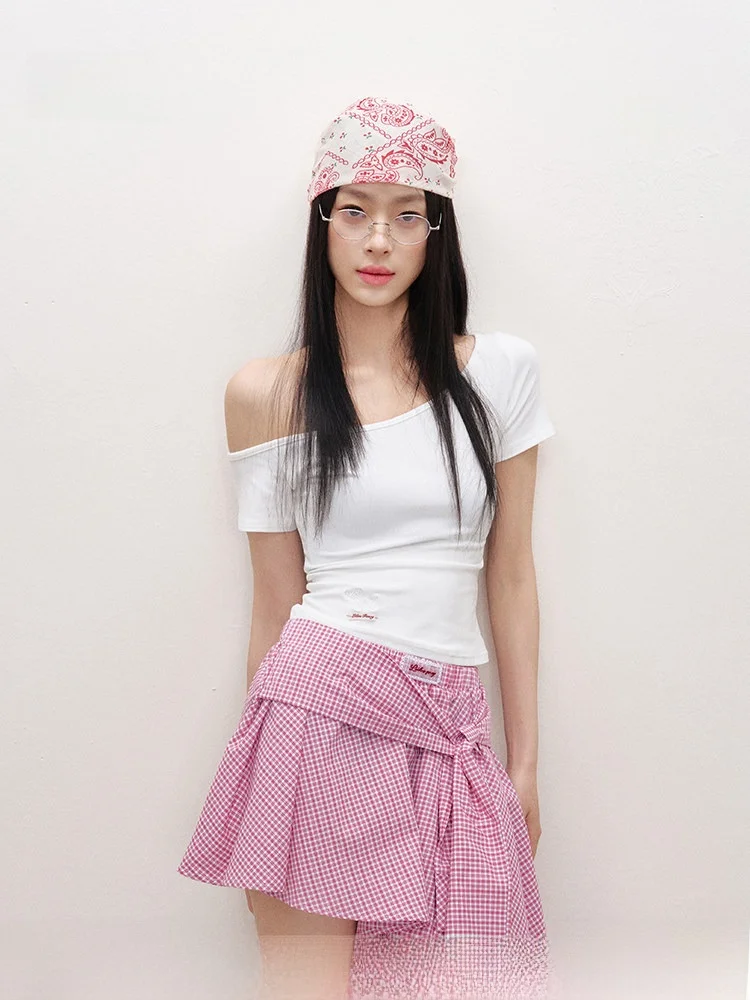 

Летняя женская футболка Liilou Clean Fit с вышивкой милой собачки, приталенная, с асимметричным плечом, для повседневной носки