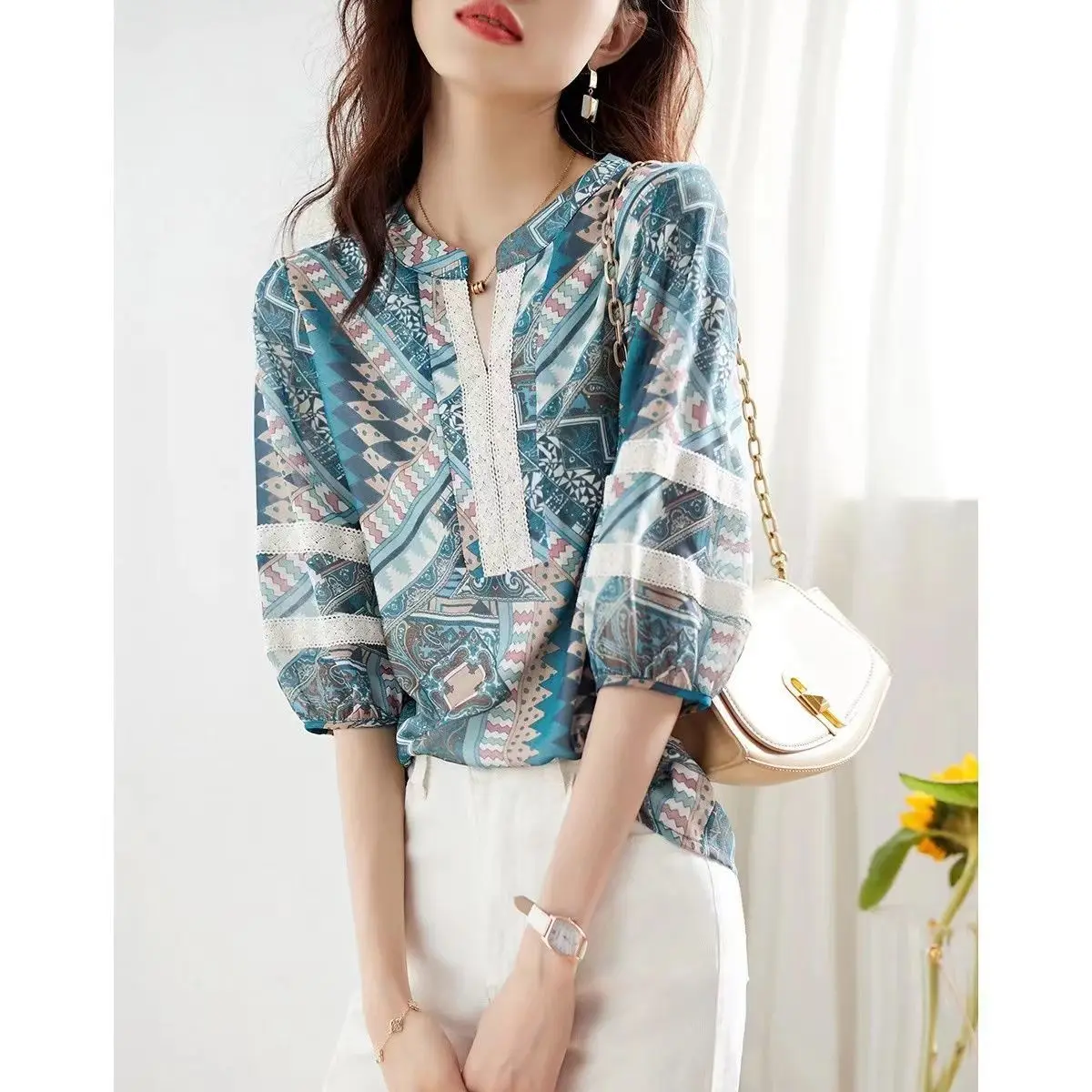 Fashionable Ethnic Style Printing Chiffon Shirt for Women\'s Summer V-neck Middle Sleeve Lace Edge Lightweight Trendy T-shirt Top