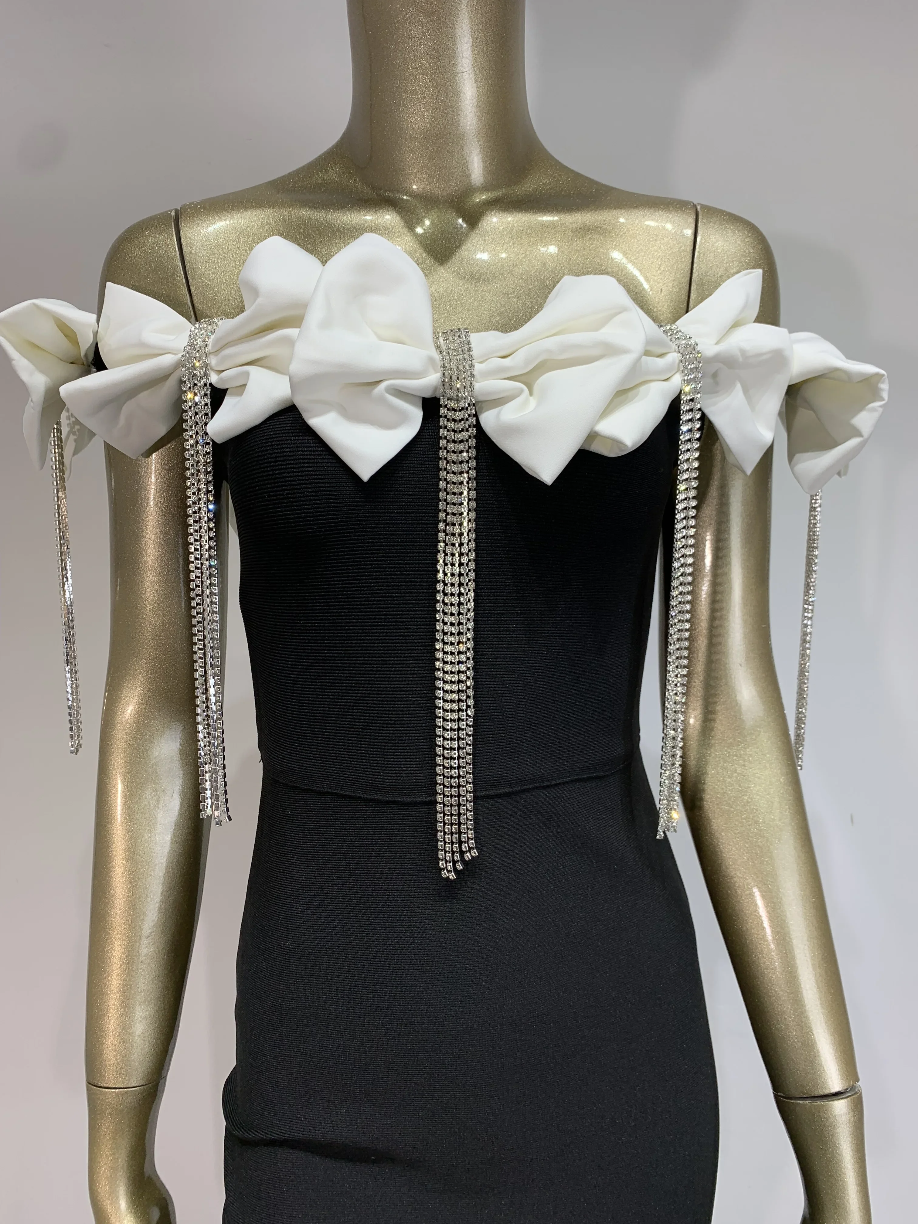 Neues Luxus-Verbandkleid für Damen, elegant, schulterfrei, weiße Schleifen, Diamanten, Streifen, figurbetont, Maxi, lange Abendparty-Kleider