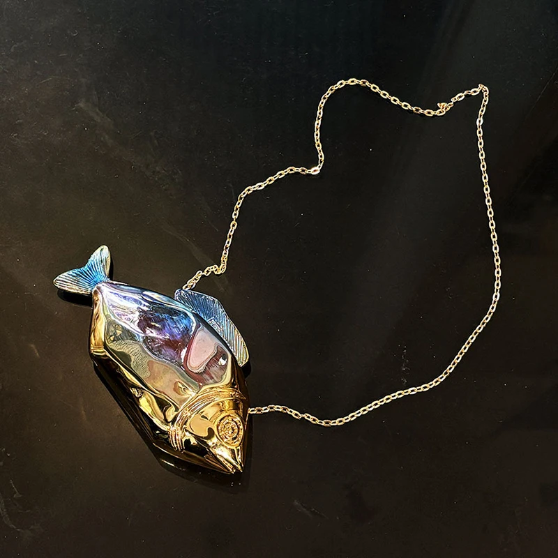 

Creative Fish-shaped Acrylic Bag Niche Design Gradual Change Electroplating Glossy Messenger Bag