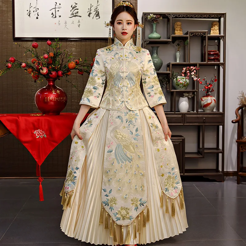 

Exquisite Peacock Embroidery Qipao Chinese Women Wedding Dress Red Classic Cheongsam Noble Tassel Dress